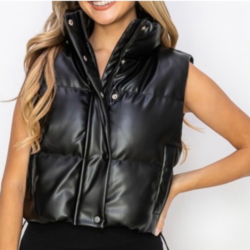 Charlotte Russe Black Quilted Crop Puffer Vest